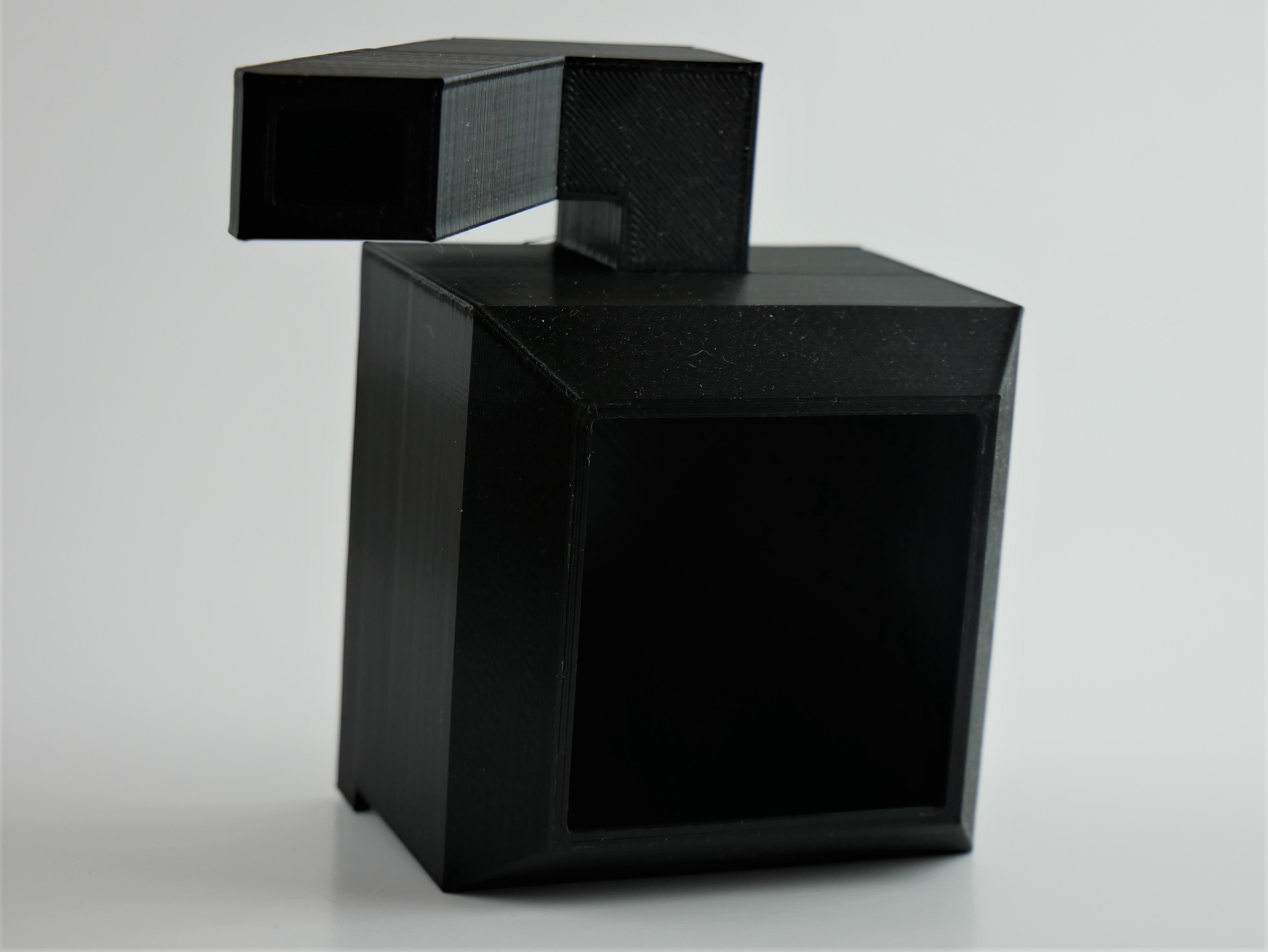 Maceta para gatos con riego automático - Impresa en 3D