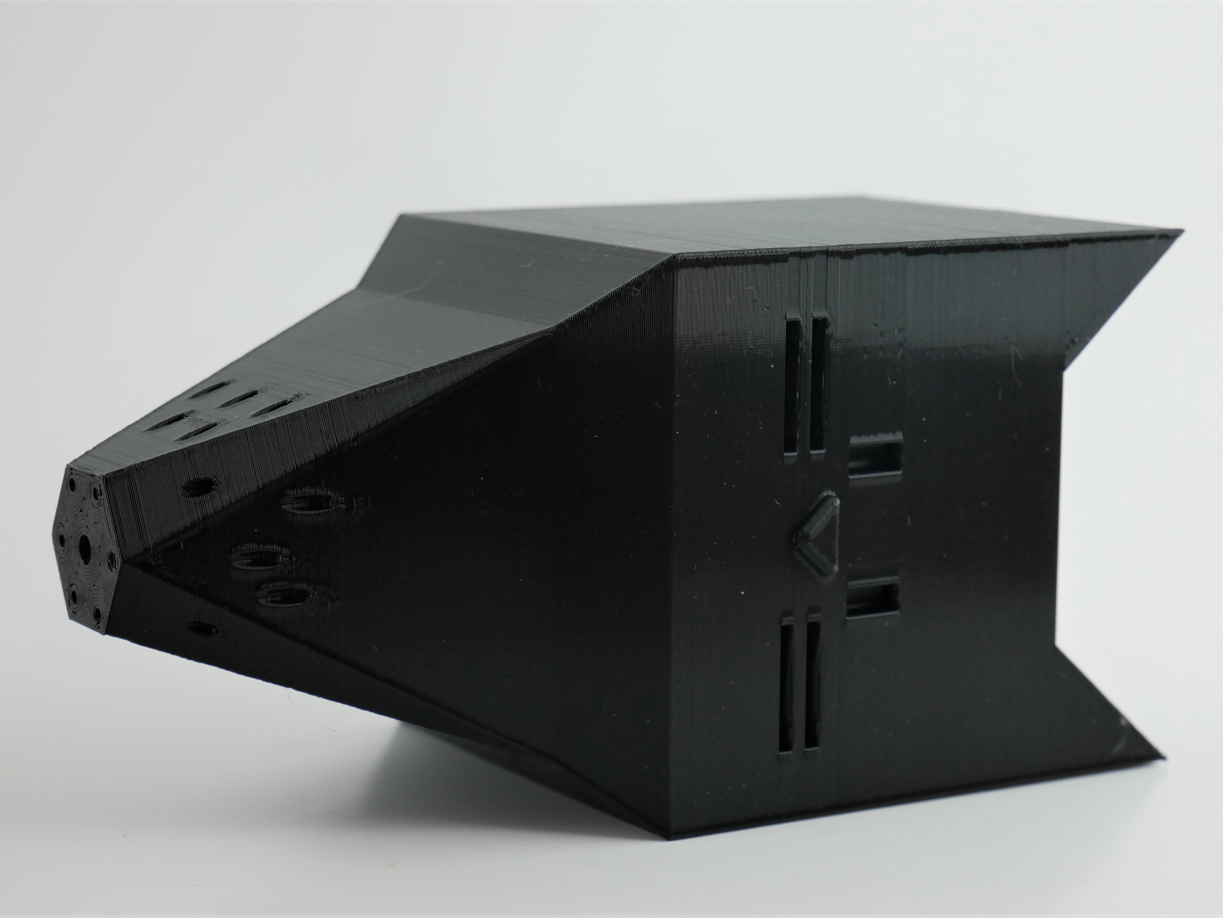 Maceta para gatos con riego automático - Impresa en 3D