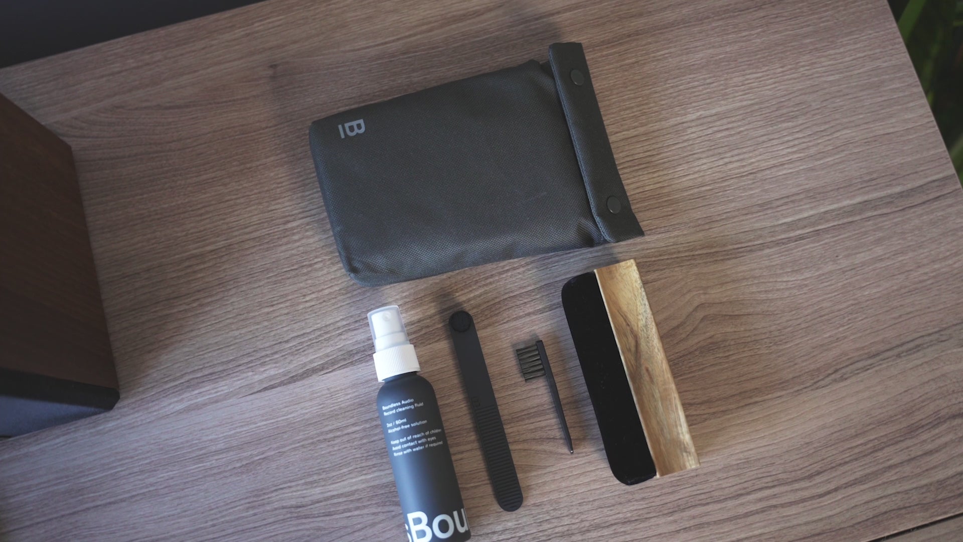 Cargar video: Kit de limpieza de 5 piezas de Boundless Audio